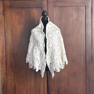 80s Creamy Crocheted Capelet